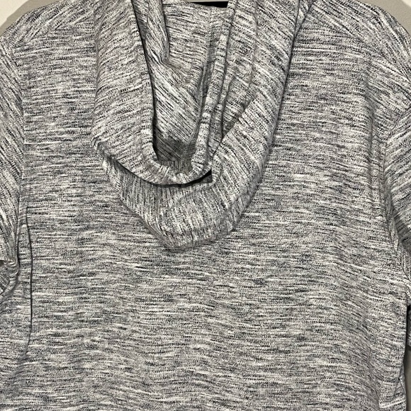 NWT ADIDAS Short Sleeve Hoodie Mens Medium Gray Black Free Shipping Workout (G) - Picture 10 of 11